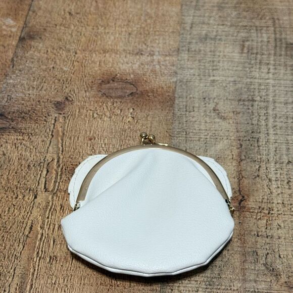 Bioworld
Harry Potter Hedwig Letter to Hogwarts Kiss Lock Coin Pouch - Picture 9 of 9